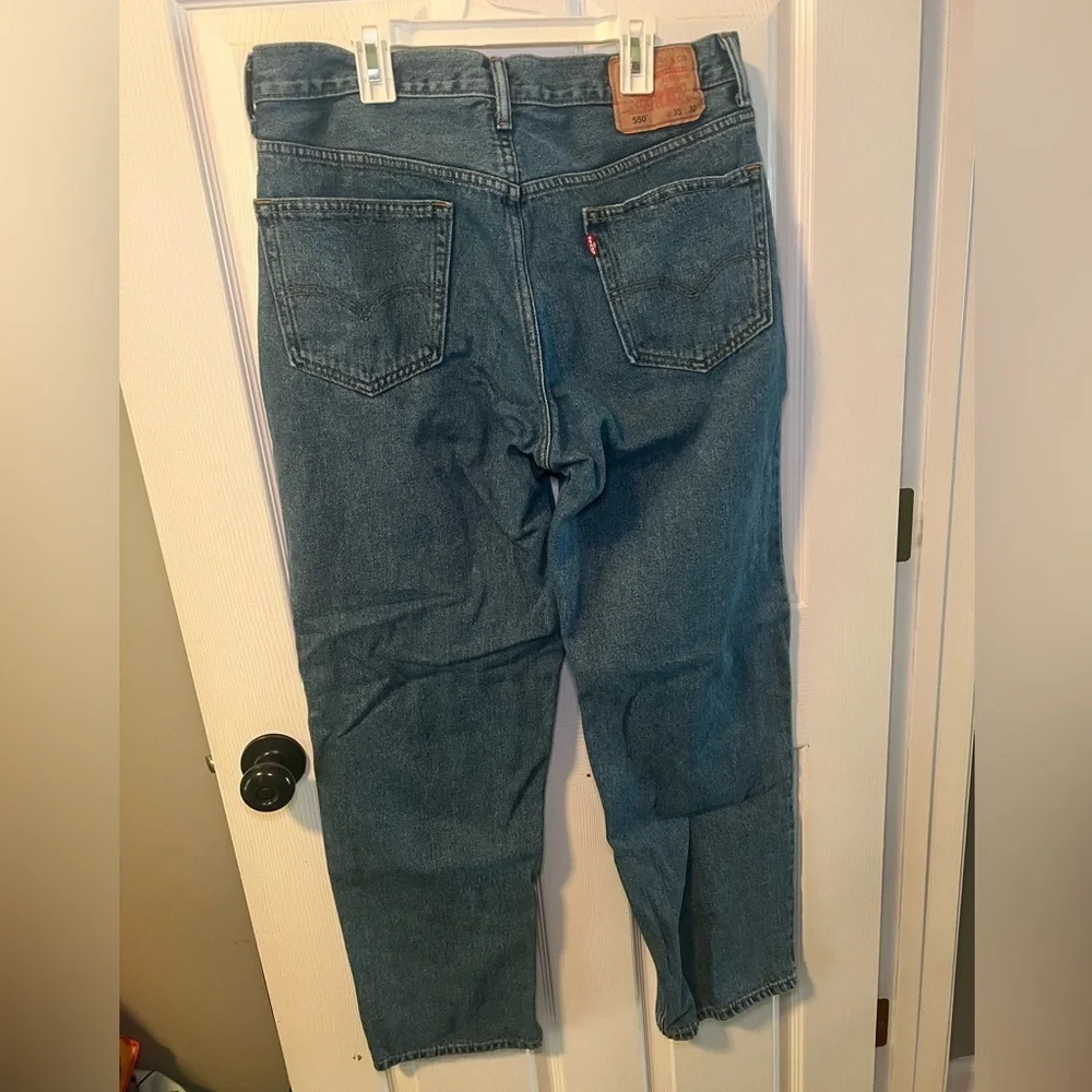 Men’s 550 Levi Blue Jeans Size 35x32 Medium Wash